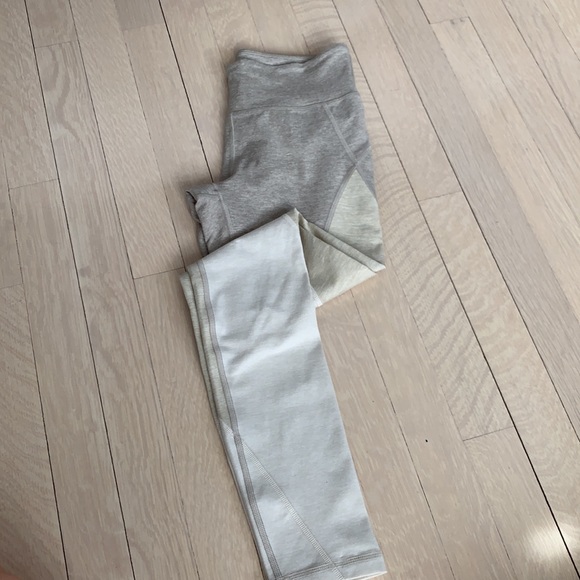 Aritzia TNA Leggings - Picture 4 of 6